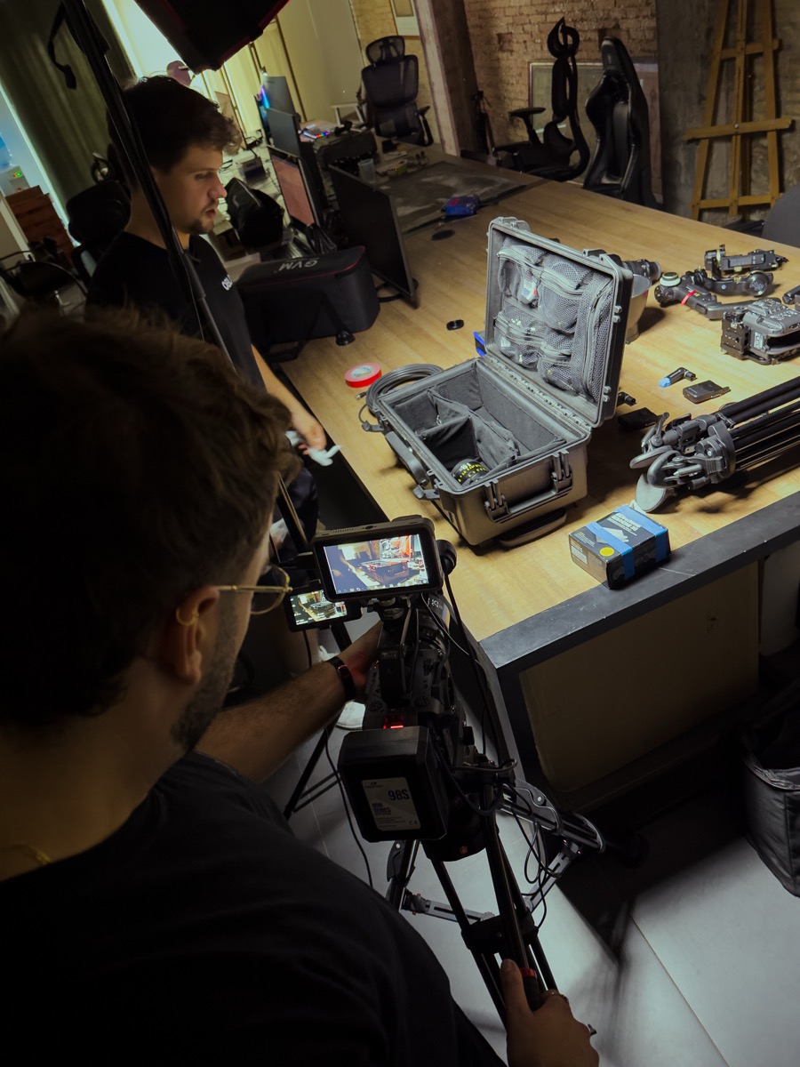 Preparación de equipo de cámara profesional