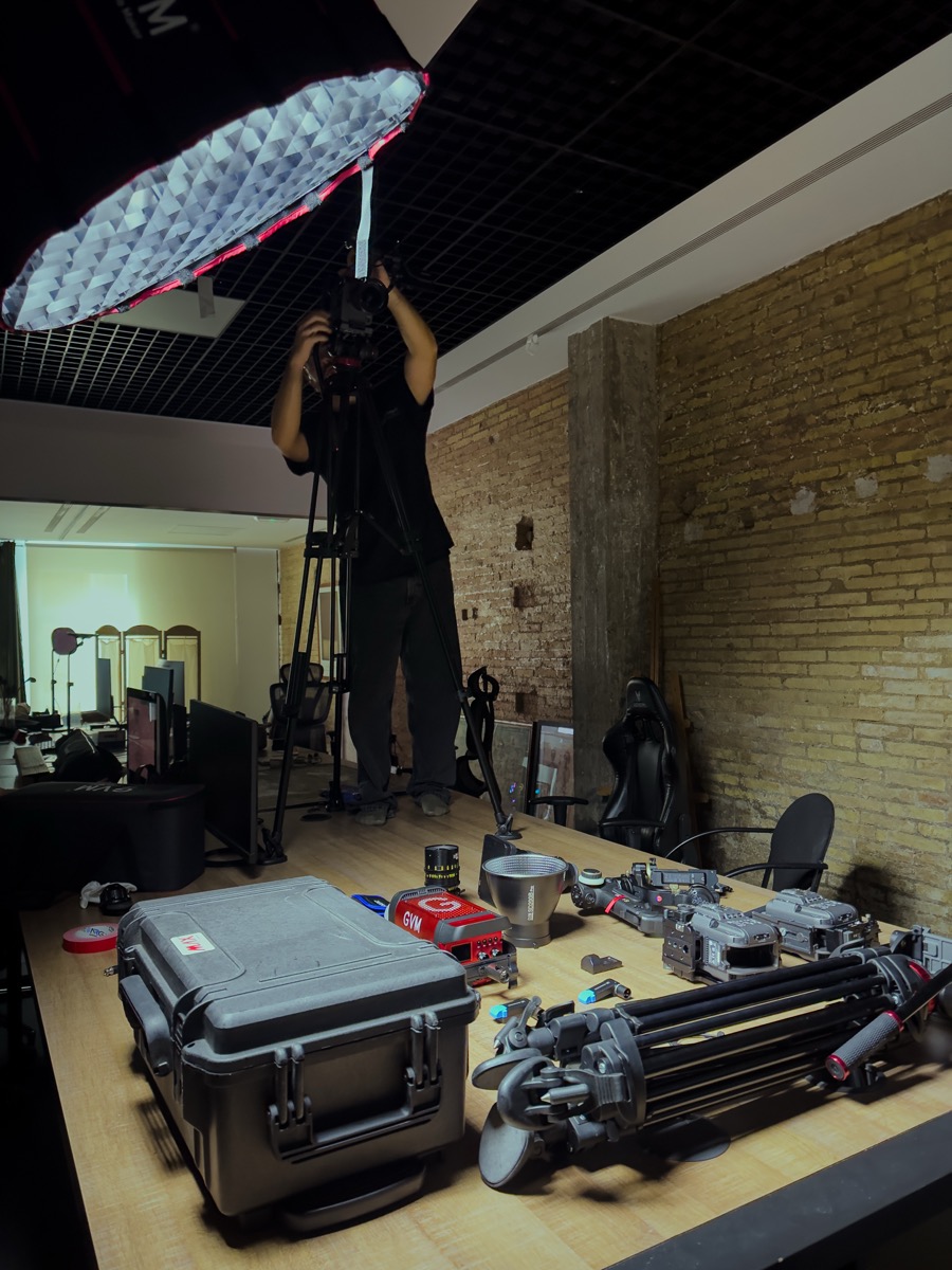 Montaje de iluminación profesional en el búnker